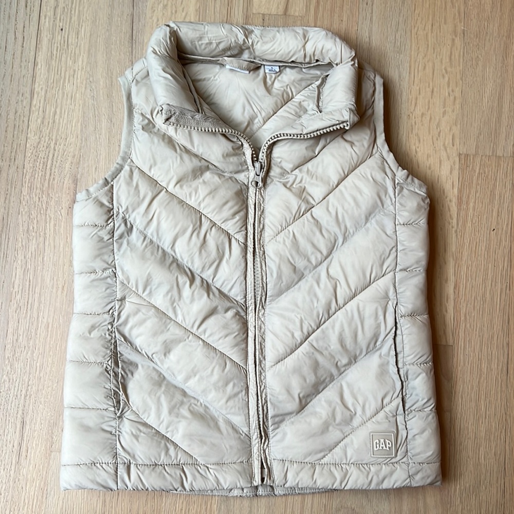 Perfect condition, rarely used Gap girl’s vest with pockets